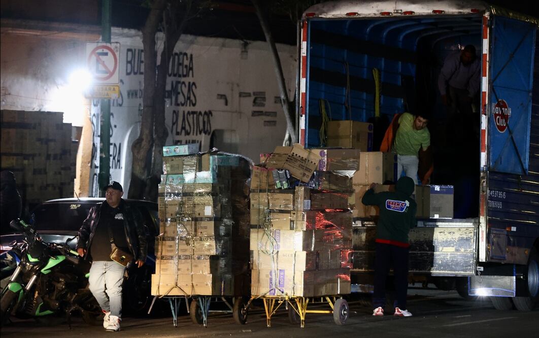 Descarga de productos chinos en la Ciudad de México, miercoles 4 de diciembre de 2024. Foto: Valente Rosas/EL UNIVERSAL