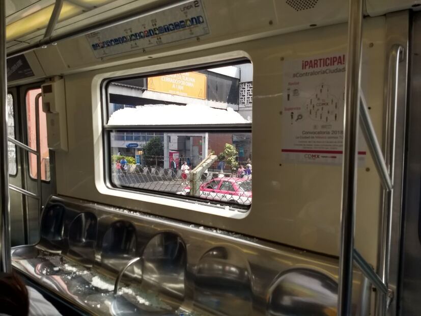 Ventana de un vagón del convoy del STCM. Se nota la similitud con las ventanas de estos edificios. Crédito: Archivo EL UNIVERSAL.