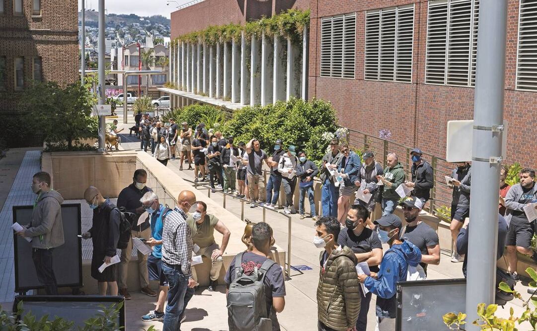 Fila para recibir la vacuna contra la viruela del mono en el Hospital General de San Francisco. Foto: Archivo/ AP.