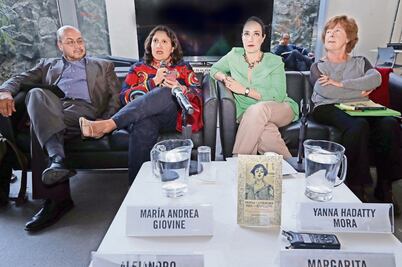 Presentan libro sobre novela corta