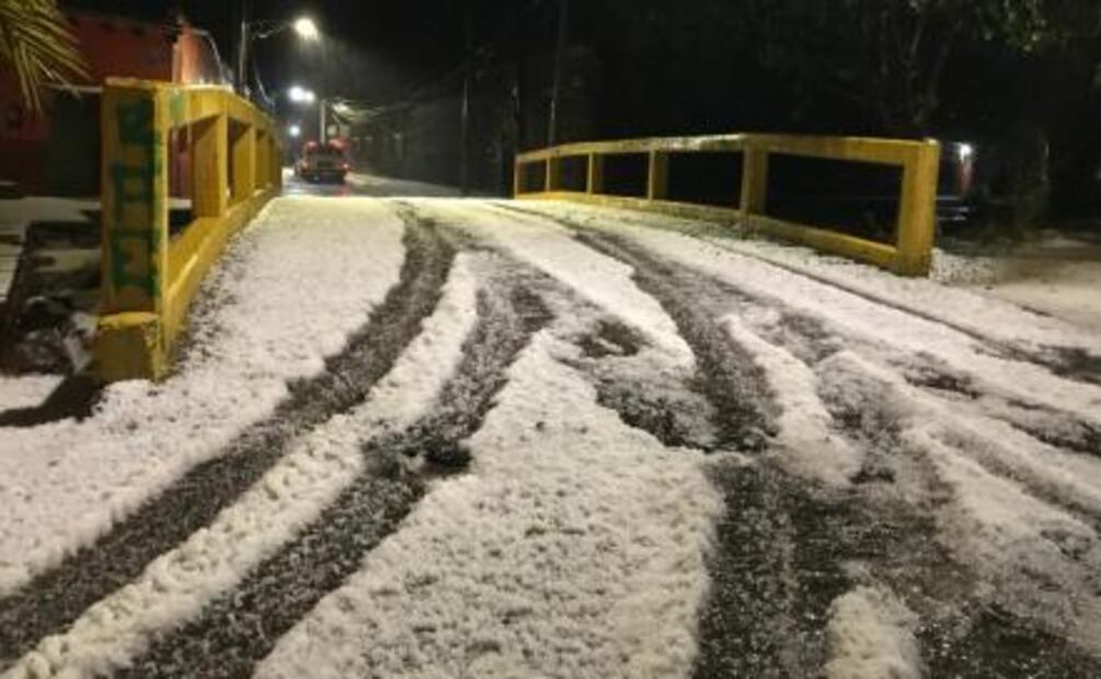 Granizo pinta de blanco dos municipios de Edomex