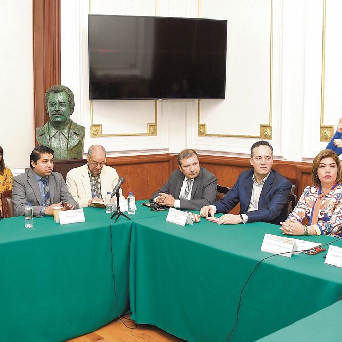 En el Congreso local, ayer se llevó a cabo una reunión técnica en la que participaron autoridades de la Ciudad de México, el Edoméx e Hidalgo. ESPECIAL