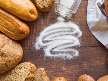 Por qué ponerle un pedazo de pan al bote del azúcar