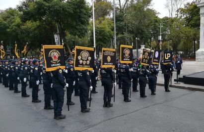 Entre aplausos y vitoreos más de 2 mil 500 uniformados de la CDMX participaron en el desfile por el "Día del Policía"
