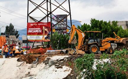 Reconstruyen puente peatonal tras 11 meses de que se colapsó en Edomex