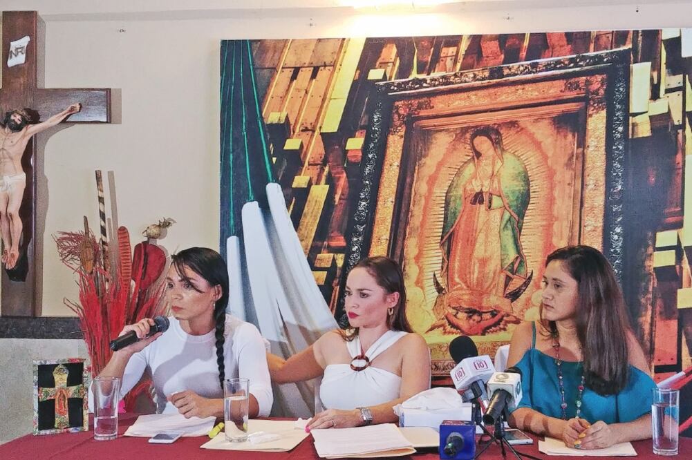Estefanía Edith y Cinthya ofrecieron conferencia de prensa en Cancún. Foto: ADRIANA VARILLAS. EL UNIVERSAL