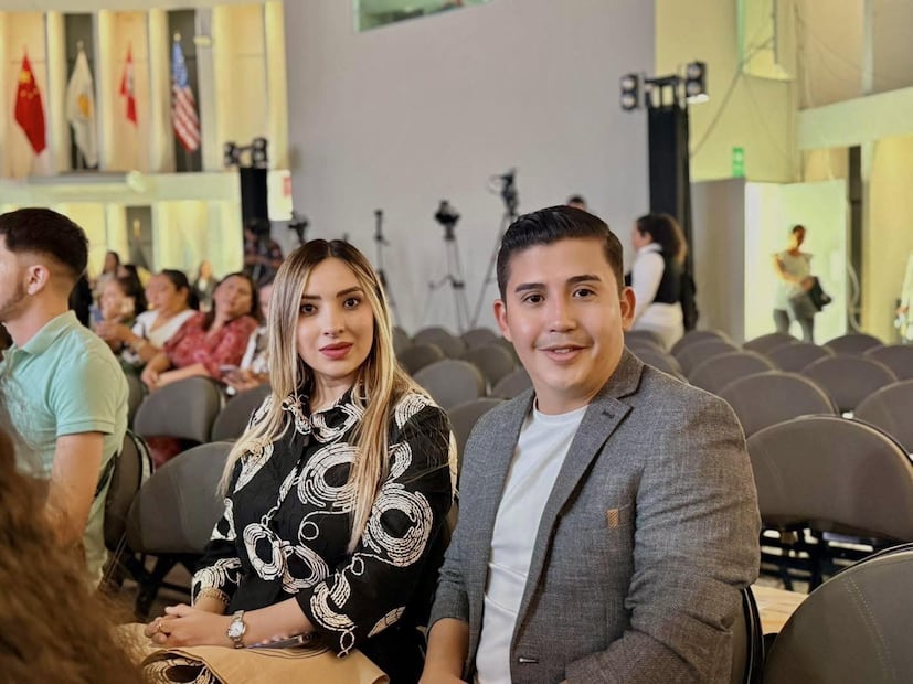 Kike Estrada con Monserrat Arroyo Farias, presidenta de DIF El Salto. Foto: Facebook Enrique Estrada