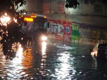 Su auto queda varado por lluvias y ella muere de un infarto en Morelos