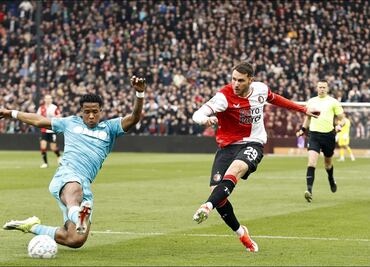 Feyenoord remonta y vence al Utrecht; Santiago Giménez no pudo anotar