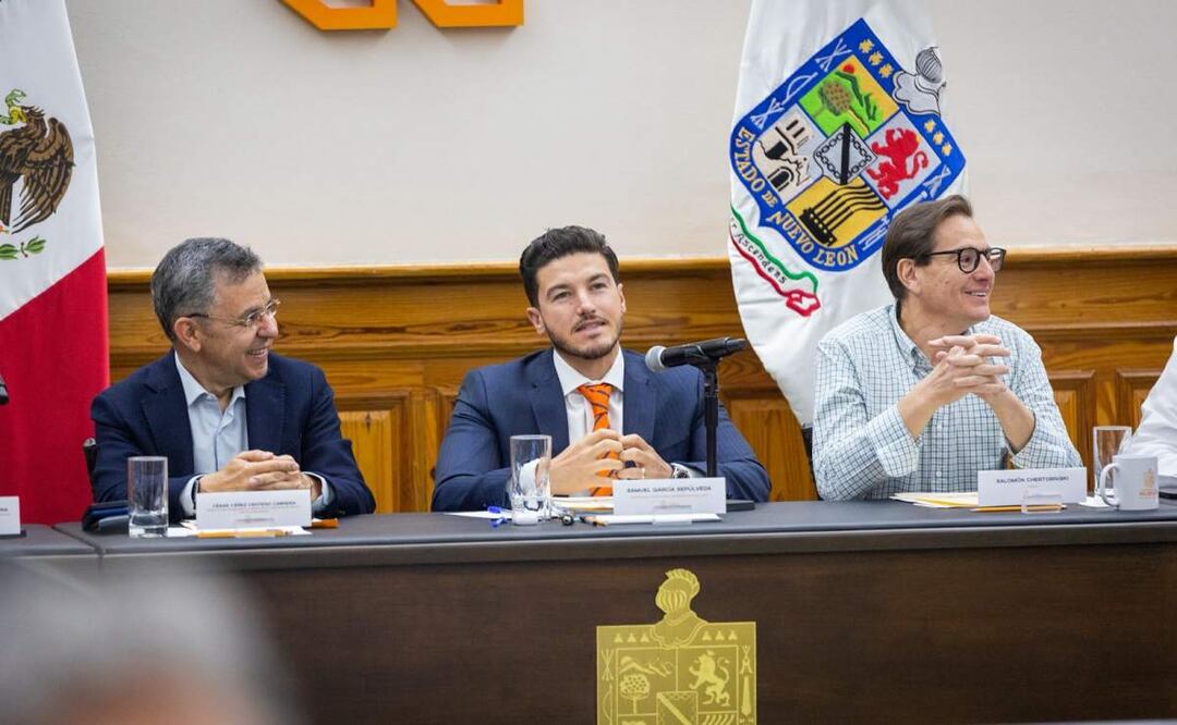 Samuel García durante reunión con la Secretaría de Gobernación, organismos federales y empresas contratistas para agilizar obras del Metro en Nuevo León (14/05/2025). Foto: Especial
