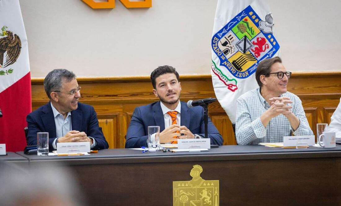 Samuel García durante reunión con la Secretaría de Gobernación, organismos federales y empresas contratistas para agilizar obras del Metro en Nuevo León (14/05/2025). Foto: Especial