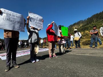 Pobladores bloquean carretera en Ocuilan, Edomex; exigen terminar con la tala clandestina