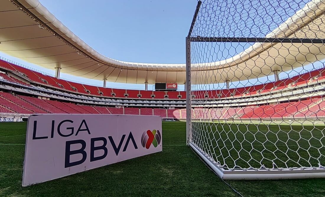 El Estadio Akron se prepara para recibir el Clásico Nacional / Foto: Imago7