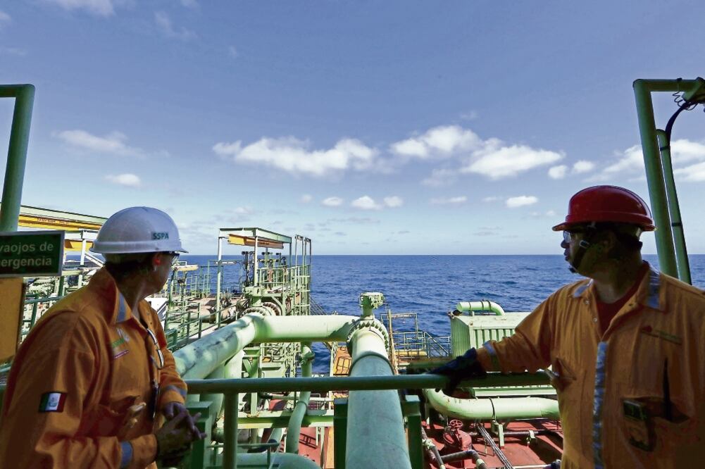Aunque Pemex extrajo un millón 961 mil barriles diarios de petróleo en los primeros 11 días de este mes, un millón 269 mil salieron vía exportaciones (ARCHIVO EL UNIVERSAL)