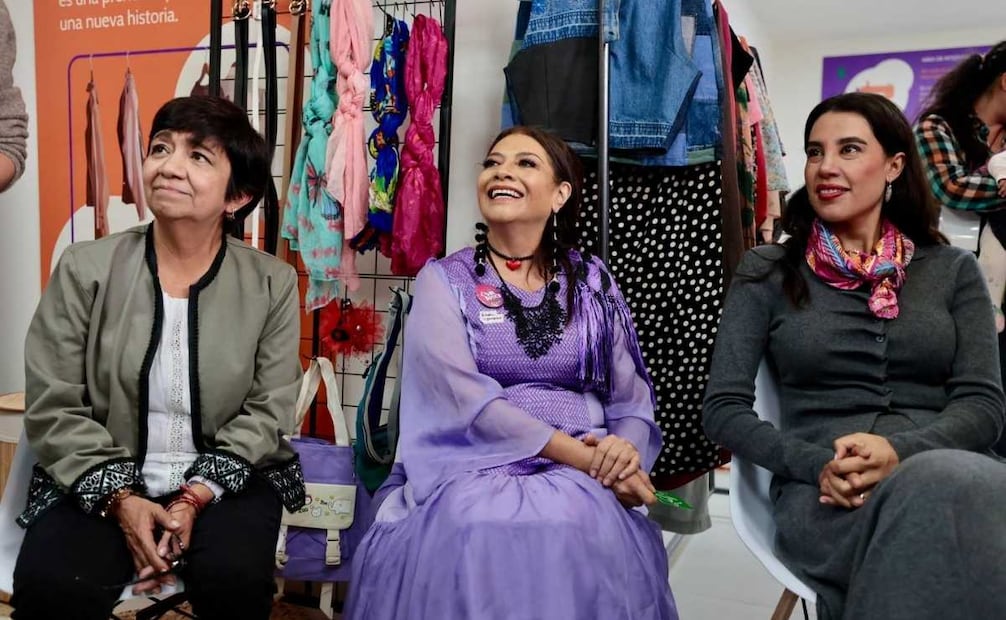 Brugada Molina detalló que el recinto cuenta con áreas como el taller textil para la confección y trueque de prendas. | Foto: Especial.
