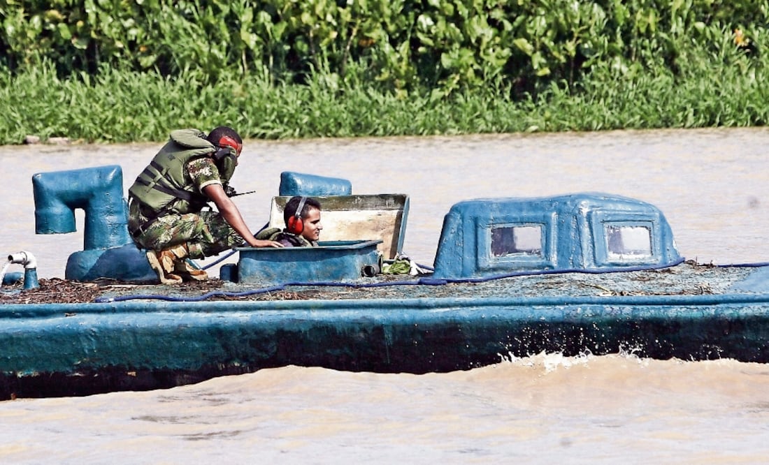 El uso de submarinos para el trasiego de droga es una alternativa a los vuelos ilegales por Centroamérica. En la imagen, navío asegurado en 2009 en Colombia (ARCHIVO EL UNIVERSAL)