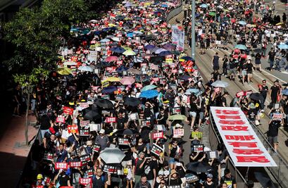 Marchan en Hong Kong por día de cesión británica