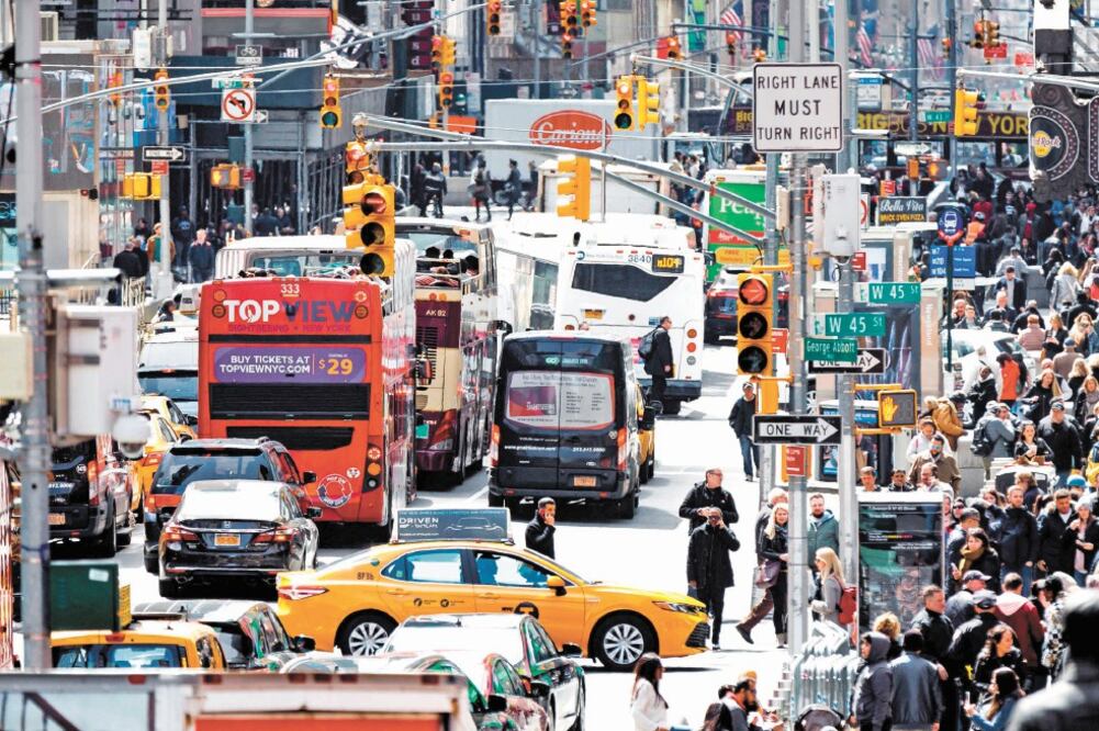 Previenen. Lugares como Times Square, donde a diario transitan cientos de turistas, son vigilados por policías. Foto/ARCHIVO EL UNIVERSAL