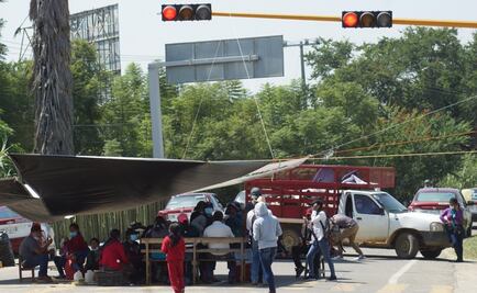 Organizaciones mantienen bloqueos carreteros en al menos siete puntos de Oaxaca