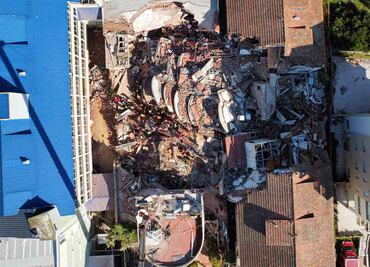 Rescatistas hallan más cuerpos entre escombros de hotel que se derrumbó en Argentina; aumentan 7 víctimas en total