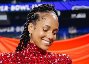 Alicia Keys reinó en el Super Bowl con sensual catsuit rojo