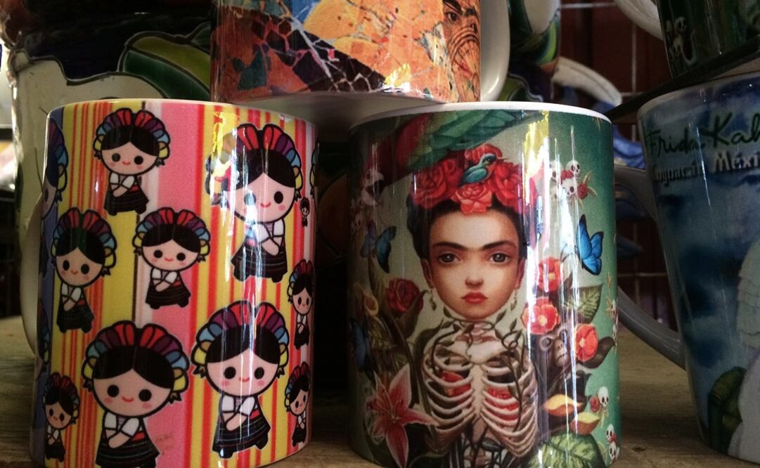 La imagen de Frida Kahlo ha sido plasmada en diversos productos. Foto: Alejandro Acosta / Archivo EL UNIVERSAL