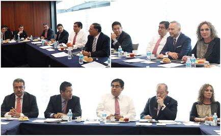 Bloque de Senadores de Izquierda se reúne con aspirantes a embajadores