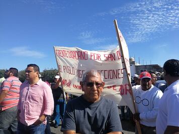 Reciben a AMLO con dos protestas en el Istmo