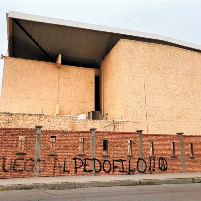 Reacciones. Vecinos de la colonia Margarita reportaron que la barda de la parroquia amaneció con una leyenda que incita a la violencia. ESPECIAL