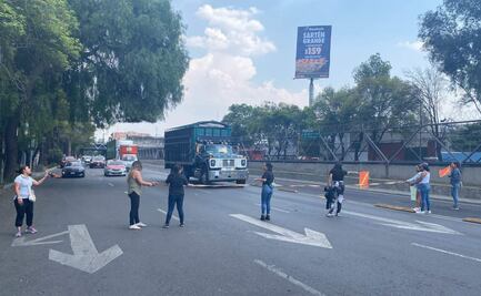 Madres de familia bloquean Eje 3; denuncian que hombre entró a escuela de Iztacalco a tomarle fotos a los niños, fue detenido y liberado