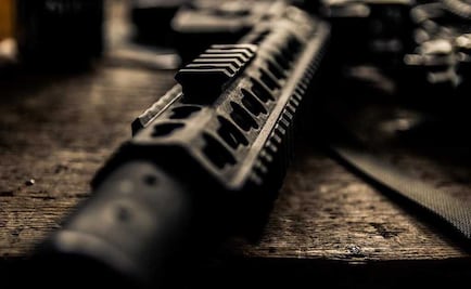 Arrestan en Texas a estudiante con un rifle AK-47 que iba a una secundaria a un día de masacre en primaria