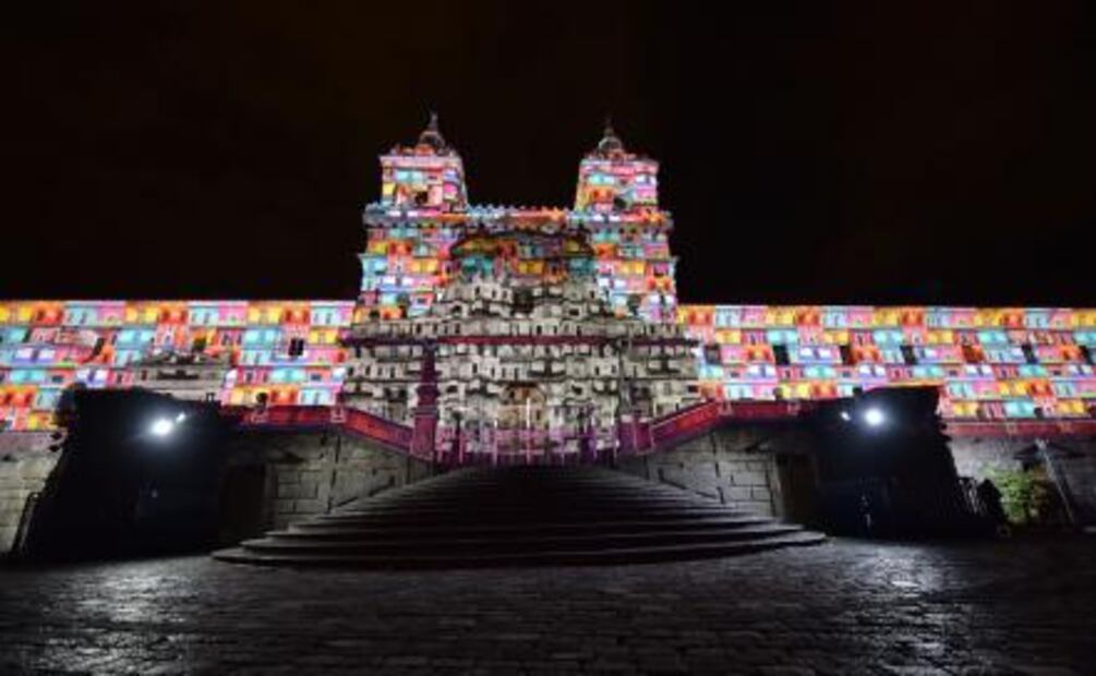 Edificios emblemáticos se pintan de colores en Quito