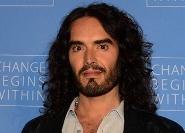 YouTube suspende a Russell Brand tras denuncias por agresión sexual y maltrato psicológico de varias mujeres