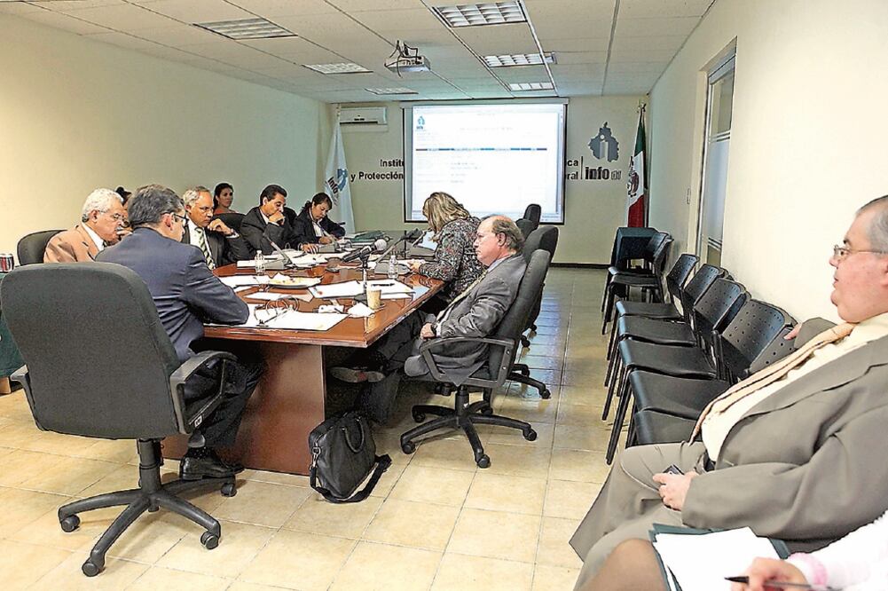 Los sueldos de algunos comisionados del InfoDF son 43% más altos que los del jefe de Gobierno, Miguel Ángel Mancera (ARCHIVO EL UNIVERSAL)