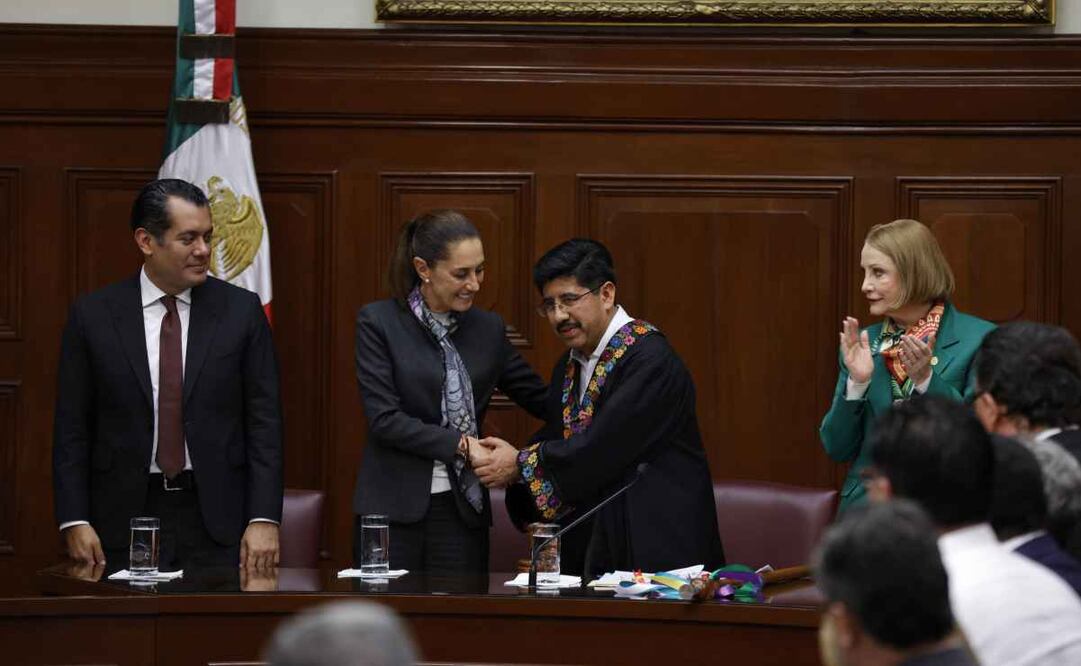 Hugo Aguilar Ortiz acompañado de la presidenta Claudia Sheinbaum, la presidenta de la mesa directiva del Senado Laura Itzel Castillo y el presidente de la Cámara de Diputados Sergio Gutiérrez Luna . Foto: Diego Simón Sánchez / EL UNIVERSAL
