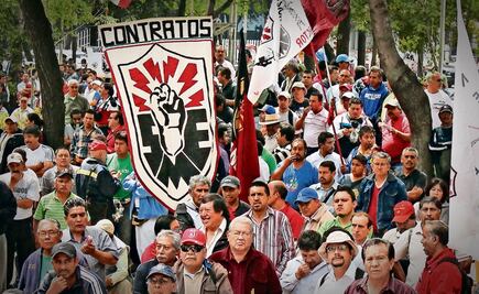 “Los vamos a apoyar a todos”, dice AMLO a extrabajadores de Luz y Fuerza