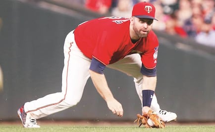 Dodgers y Brewers apuntalan a sus rosters