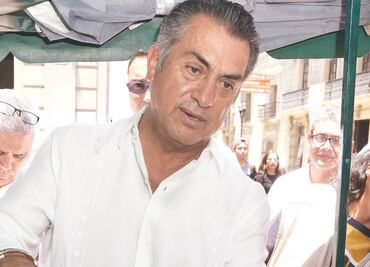 "El Bronco" se prepara en Facebook para debate