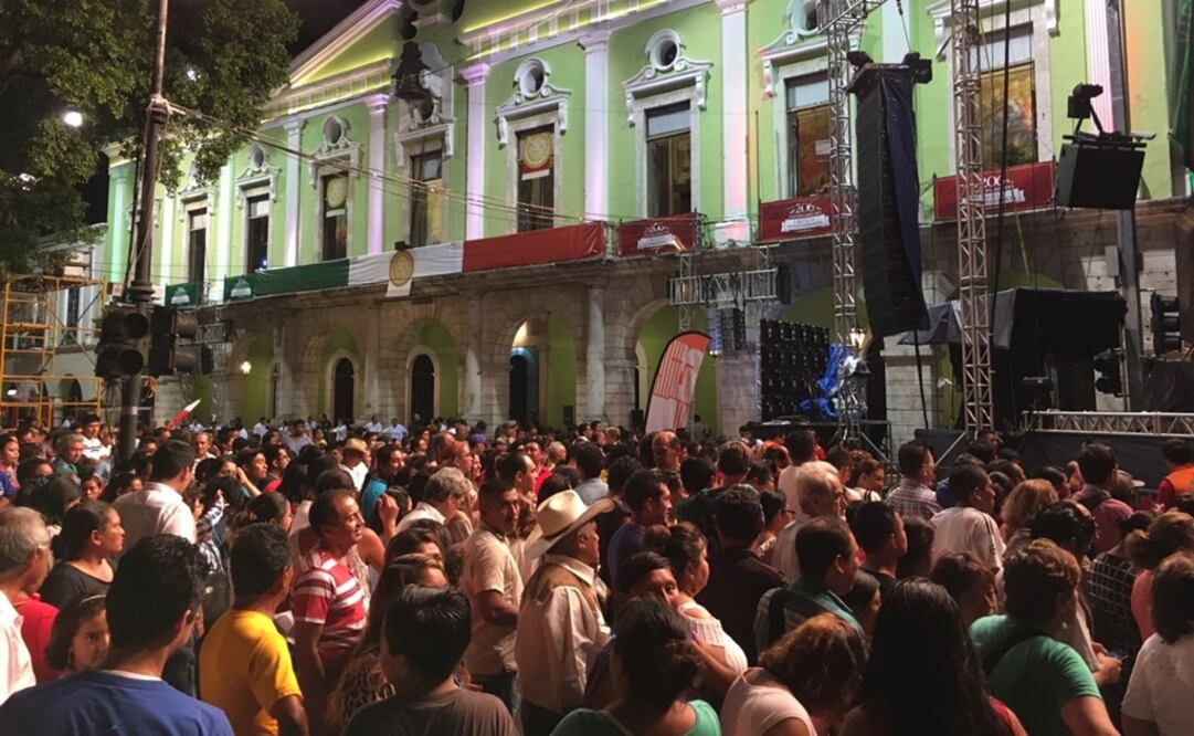 Miles de personas participan ya de los festejos instalados en el Palacio de Gobierno, en Mérida, YUcatán. /Yazmín Rodríguez - EL UNIVERSAL