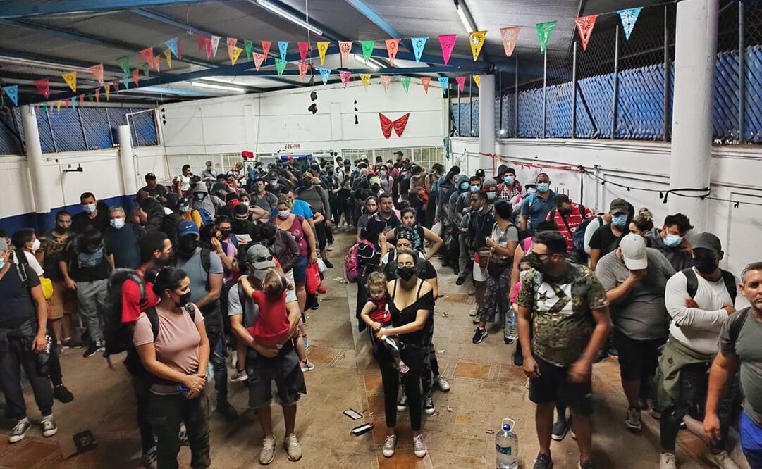 Los migrantes fueron llevados a ese lugar desde hace cuatro días. Foto: ESPECIAL.