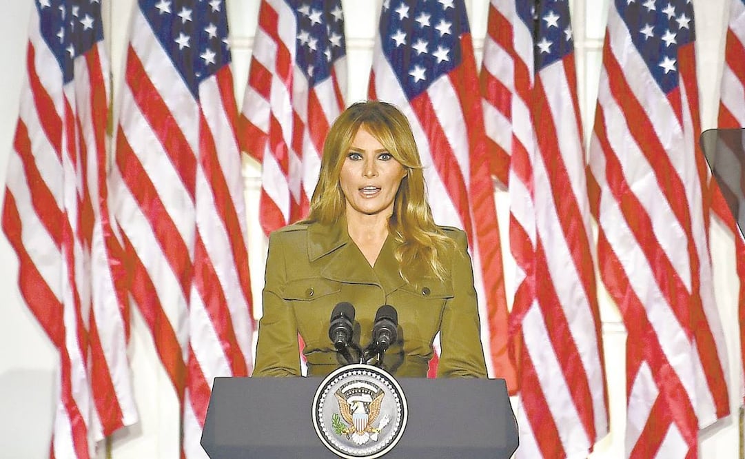 La primera dama Melania Trump, ayer al dar su discurso en el cierre del segundo día de la convención republicana, en el jardín de la Casa Blanca, en Washington. Foto: BRENDAN SMIALOWSKI. AFP