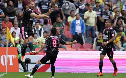 Gallos canta en el Azteca