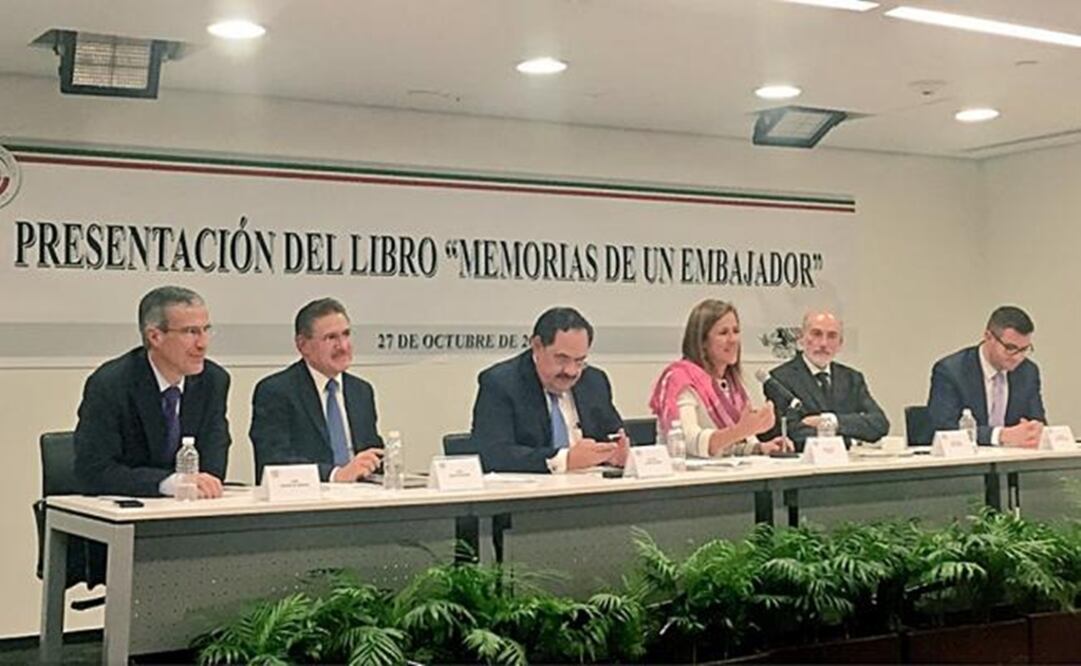 Zavala participated in the presentation of a book about the diplomatic career of Federico Ling Altamirano. (Photo: Taken from Twitter)