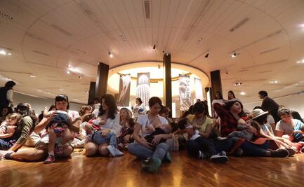 Protestan amamantando en el Museo de Arte Moderno