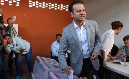 Esteban Villegas vota en Durango