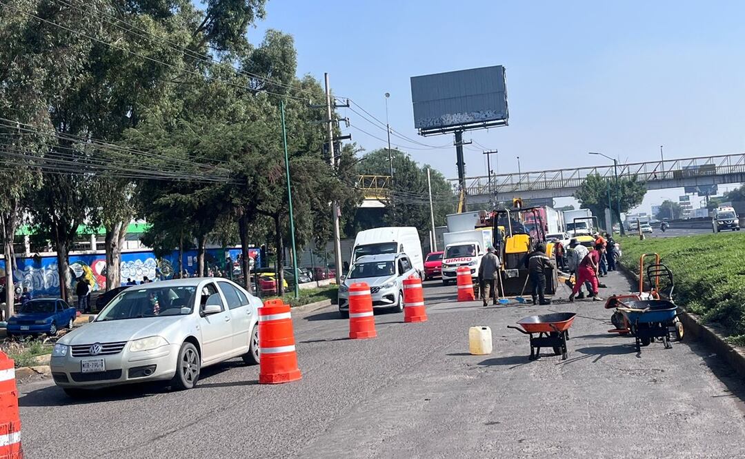 Bacheo en carriles laterales de la carretera México-Querétaro afecta circulación hacia CDMX. Foto: Arturo Contreras