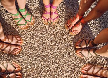 Las sandalias planas más bonitas para lucir en primavera y verano
