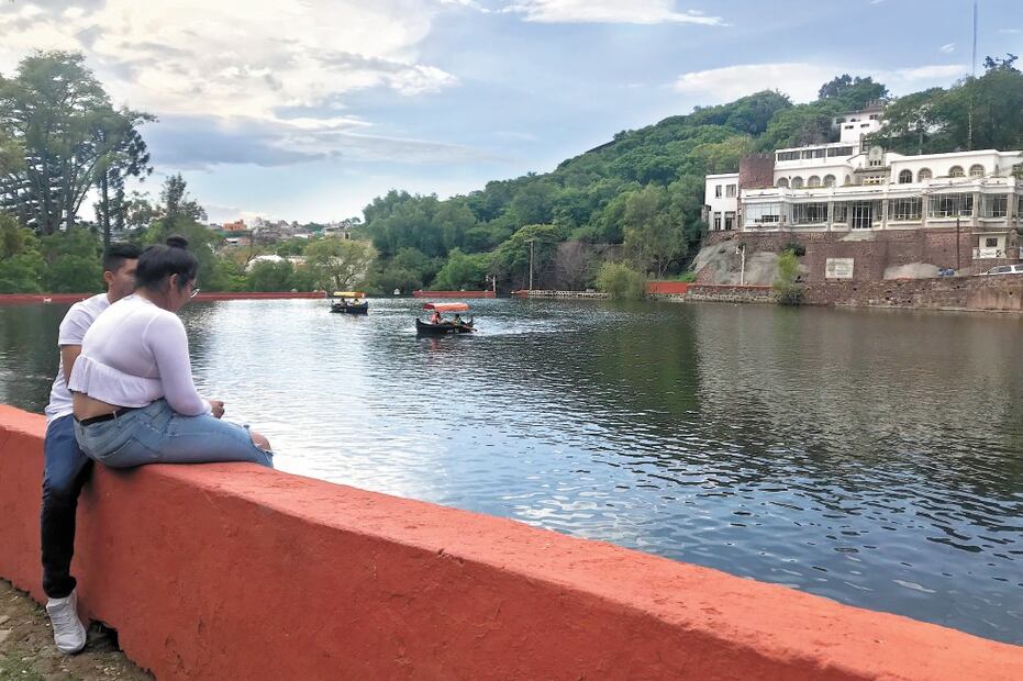 La Presa de la Olla atrae turistas por su diseño, por el paseo que lleva al embarcadero y por los paisajes a su alrededor. Fotos/Xóchitl Álvarez. El Universal