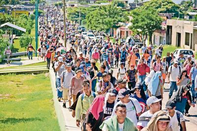 Mexicanos guían la caravana migrante