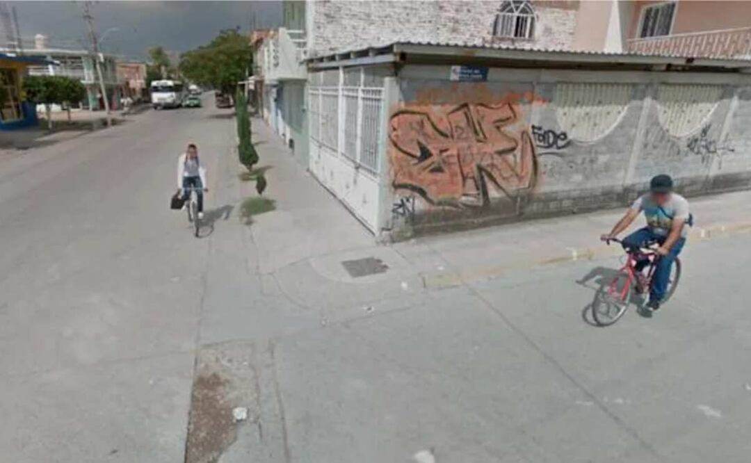 Por medio de la versión Google Street View, se registró un cómico choque de bicicletas 